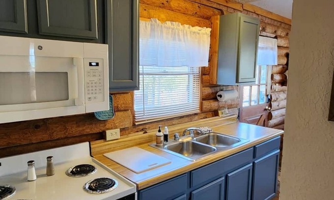 Schnellville House | Log Cabin 3 at Osborn Boat Ramp on Patoka Lake