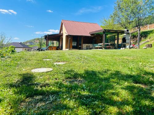Resnik House | Log cabin