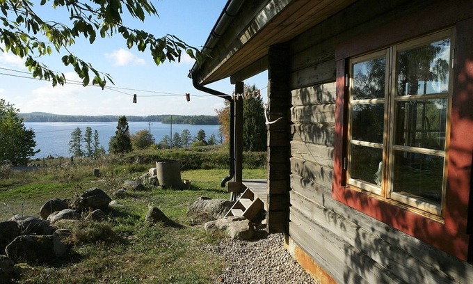 Horn House | Log cabin close to nature with a fantastic lake view