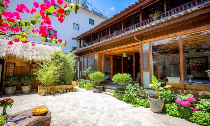 Dali Ancient Town House | Log Cabin