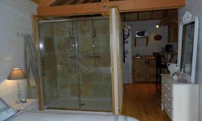 Fichous-Riumayou Cabin | Log Cabin-Deluxe-Whirlpool bath-Countryside view-Gîtes de France