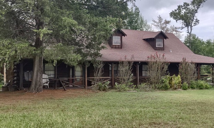 Gilmer Cabin | Log cabin East Texas near Barnwell and Lake of the Pines