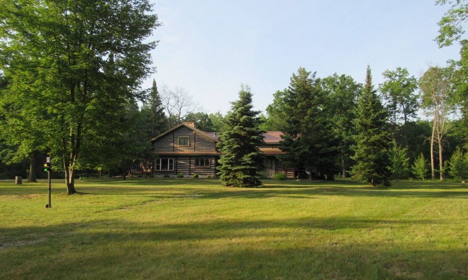 St. Helen Cabin | Log cabin in the woods, near trails, lake and golf courses