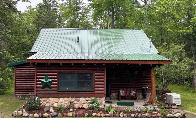 Cheboygan Cabin | Log Cabin near Mackinaw, Mullet & Burt Lake!