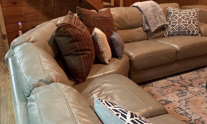 Pottsboro Cabin | Log Cabin On a Secluded lot -Sleeps 8 at Lake Texoma