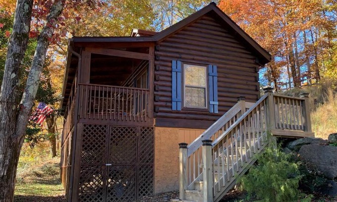 Lake Lure House | Log Cabin Walkable to Lake Lure & Chimney Rock - Blue Skies