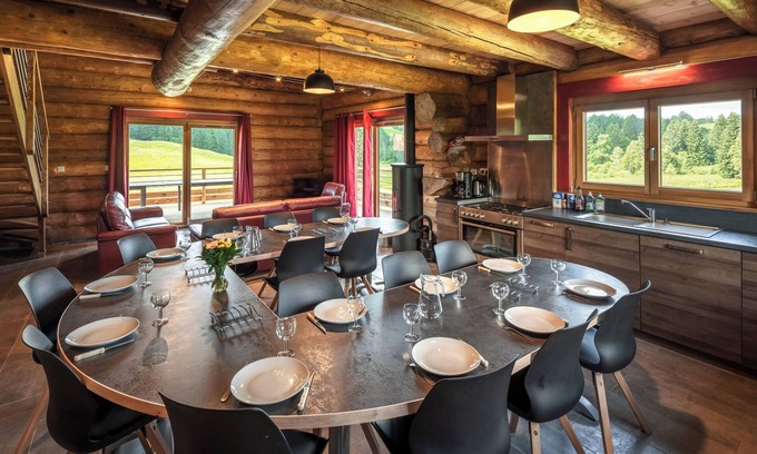 La Pesse House | Log cabin with 25 m2 terrace and unobstructed view