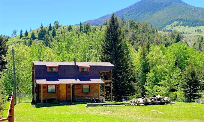 Red Lodge Cabin | Log Cabin with Hot Tub Overlooking Rock Creek and Beartooth Mountains