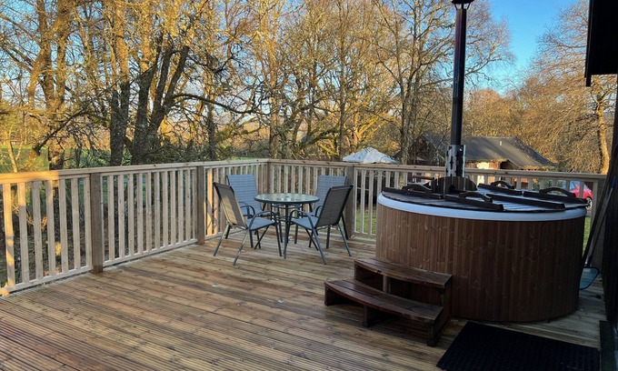 Dallavich Ski Chalet | Log Cabin with Hot tub close to the shores of Loch Awe with Fishing Rights