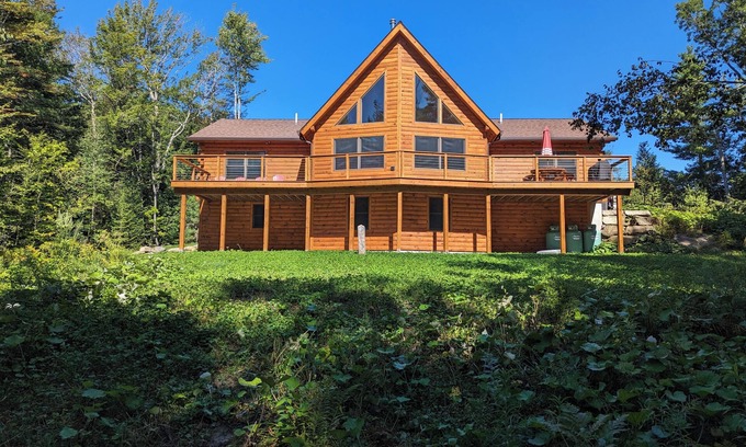Mount Sunapee House | Log Home Mt Sunapee View - 5 min from beach and mountain & 9 min from town