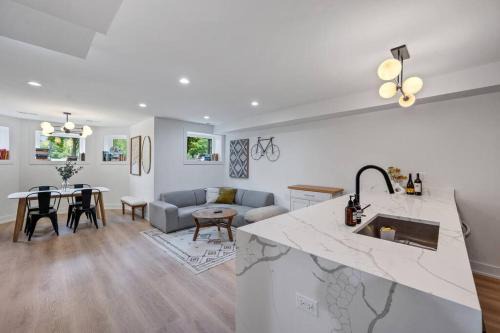 Logan Square Apartment | Logan Square Luxury Villa, 3 Beds, 3 Baths