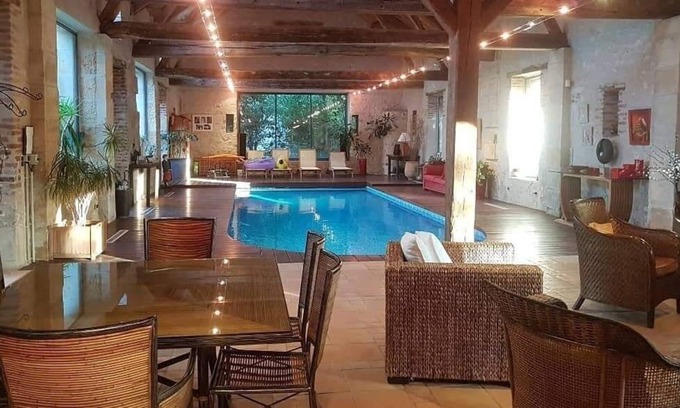 Foecy House | Logement de Standing Avec Piscine Intérieure