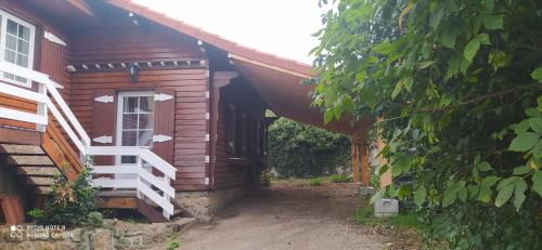 Retournac Bed & Breakfast | logement indépendant attenant à une maison dans grand jardin