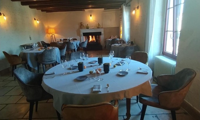 Coulombiers Hotel | Logis Auberge le centre poitou