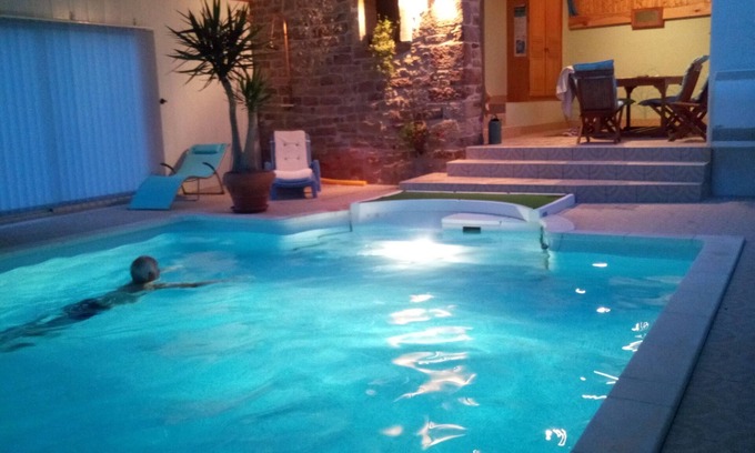 Uzemain House | LOGIS DE CHARME 4 épis gites france + INDOOR SWIMMING POOL APRIL TO END OF OCTOBER
