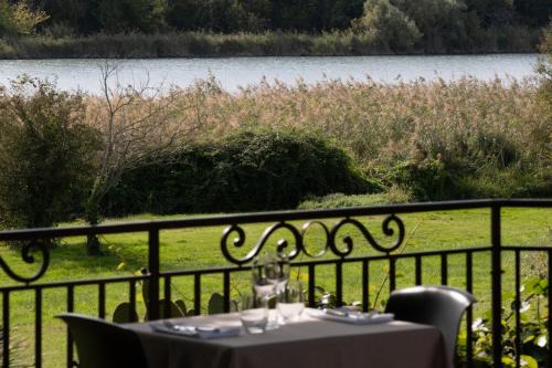 Granges-les-Beaumont Hotel | Logis Hôtel Les Vieilles Granges