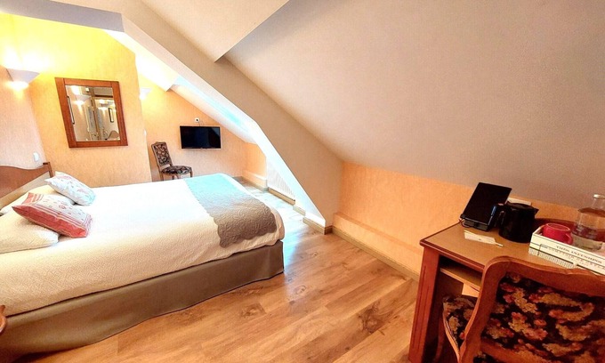 Celles-sur-Plaine Hotel | Logis Hôtel & Restaurant des Lacs