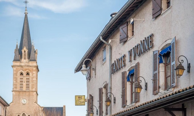 Quincieux Hotel | Logis Hôtel Tante Yvonne & son restaurant semi-gastronomique - Lyon Nord