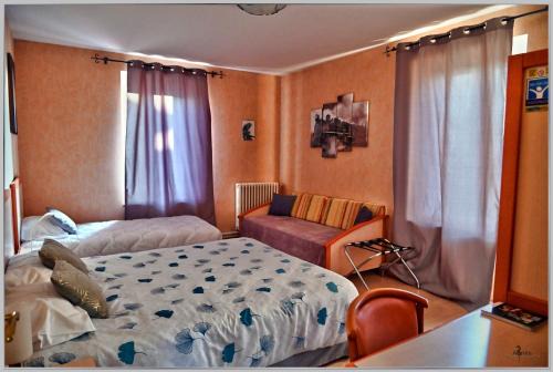 Livron-sur-Drome Hotel | Logis Hotel Des Voyageurs Restaurant La Bonne Tabl'Hay