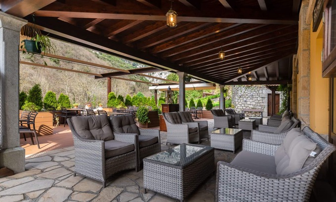 Arenas de Cabrales Hotel | Logis Hotel Restaurante La Casa de Juansabeli