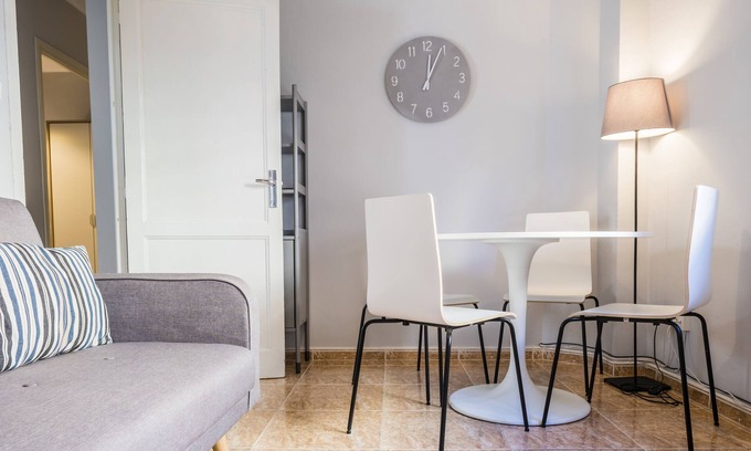Casablanca Apartment | LOIRA LA VIA: Charm in Residential Area