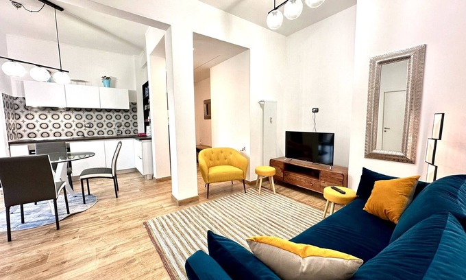 La Spezia Apartment | Lombardo's Family - Huge Apartment 500m to Station + Private Free-Parking!