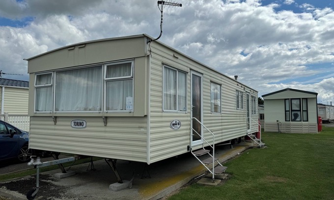 Leysdown-on-Sea House | London Elegant Holiday Home Kent