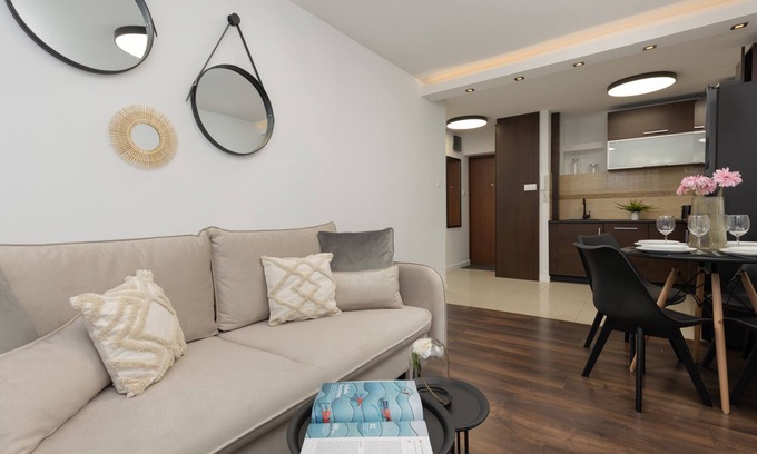 Saska Kepa Apartment | Londynska 9 | Elegant Apartment | Pets Allowed