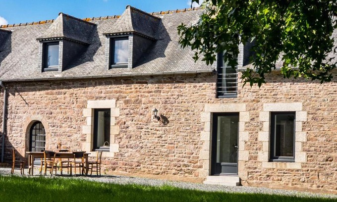 Yvias House | Longère bretonne chaleureuse près de la mer