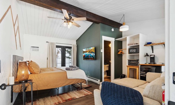 Allenspark Apartment | Long's Peak Summary: