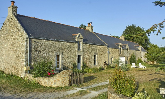 Berric Cottage | Longere style house 20 minutes from the sea.