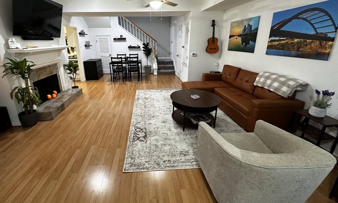 West Campus Condo | Longhorn Nights in Austin, stay with us for UT Football, F1, ACL, SXSW & BBQ !