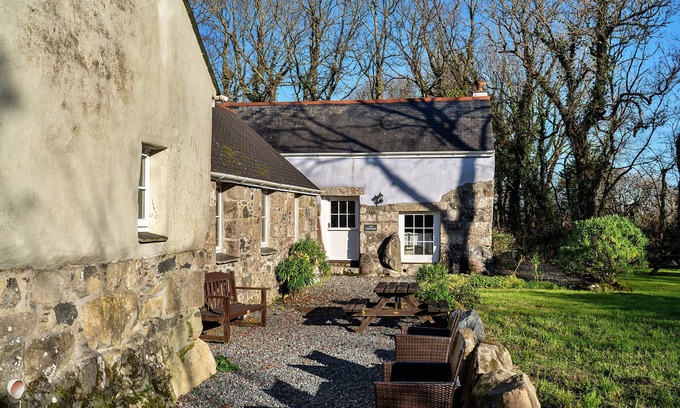 Helford Passage Cottage | Longhouse at St Keverne