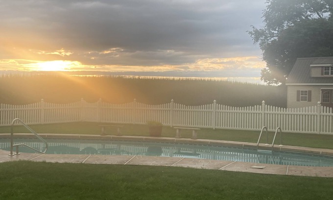 Cochranville House | Longwood Gardens, Special Horseback Riding Trips Avail, Pool, Views 2 King Beds