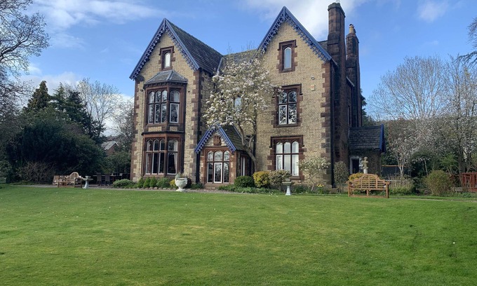 Penrith House | LONSDALE VILLA RETREAT, pet friendly, with hot tub in Penrith