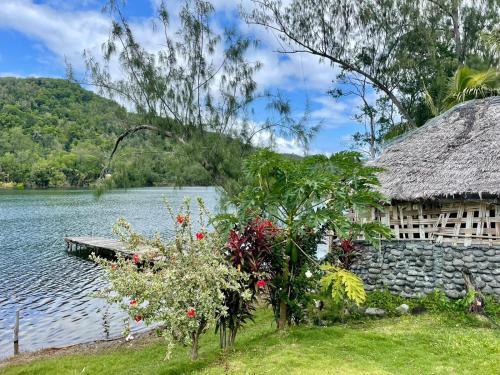 Pangi House | Lonwolwol Peaceful Lakeside Bungalow