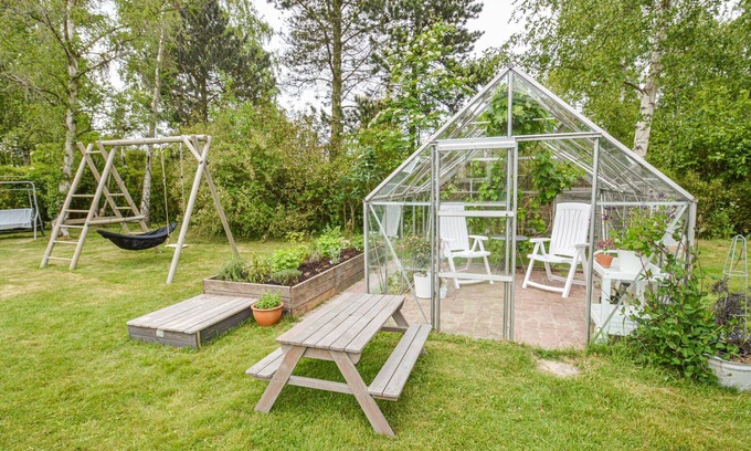 Kongsnæs House | Look forward to a vacation in this child-friendly vacation home with a beautiful fenced garden.