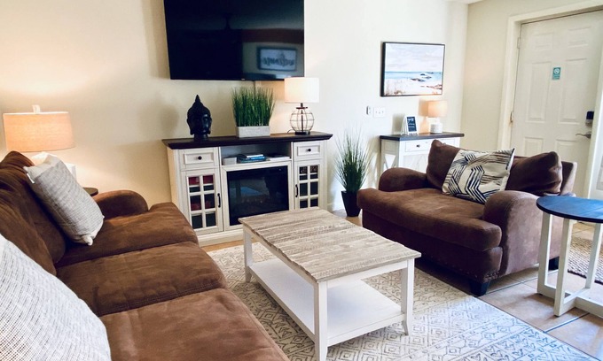 Biltmore Beach House | Look no further! Gulf of Mexico , steps to waterfront! Gulf Getaway πππππ