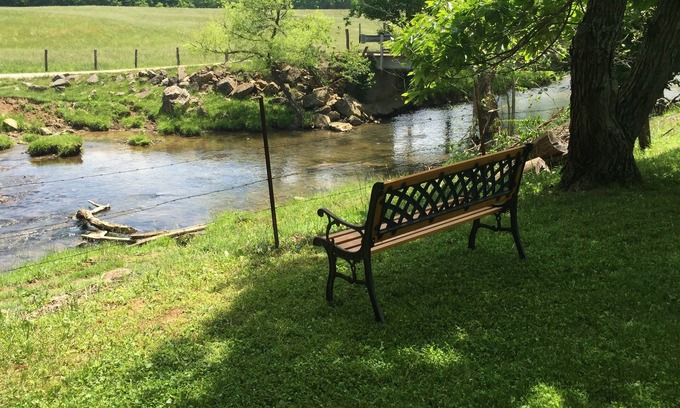 Newport House | Looking for a Country Getaway – Close to Virginia Tech? Big Fenced Yard for Pets
