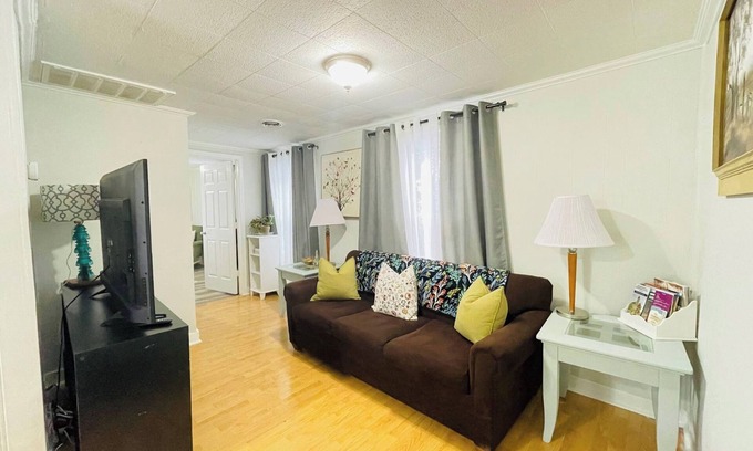Staunton Apartment | Lookout Apartment