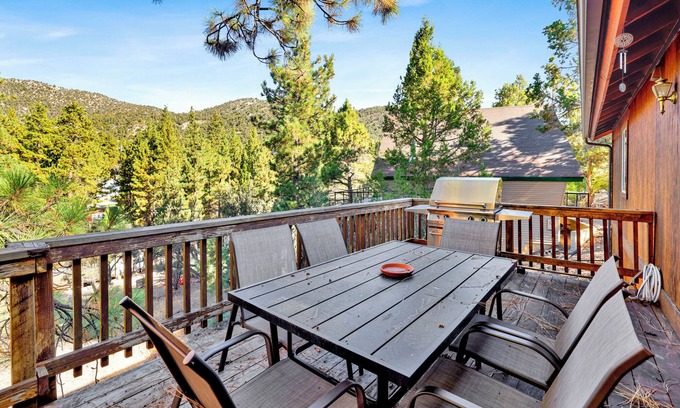 Whispering Forest Cabin | Lookout Lodge Family Chalet at Big Bear w/Games