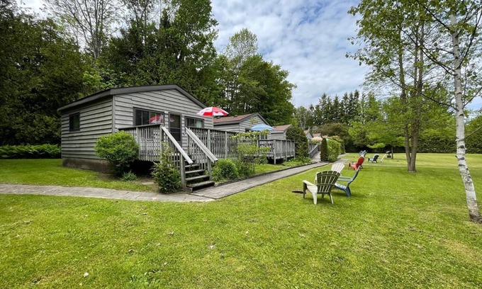 Hope Bay Cabin | Loon-Cedar Garden Cozy Cottage #4 for a relaxing retreat