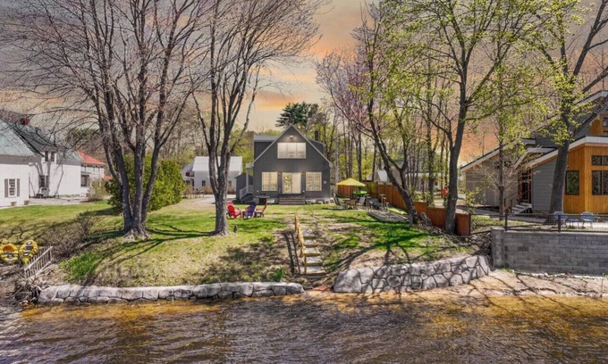 Conway House | Loon's Lookout | Relaxing Waterfront Retreat