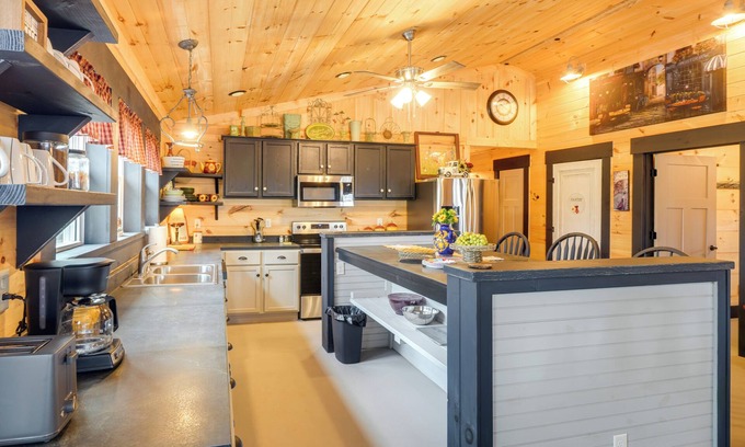 Saint Francis Cottage | Loretto Cottage on Bourbon Trail w/Fire Pit