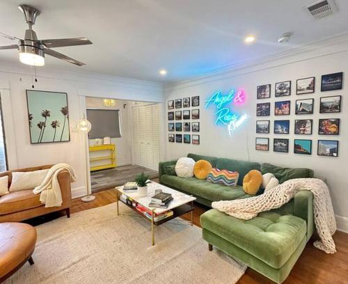 Wilshire House | Los Angeles charming big house, king bed, parking, EV