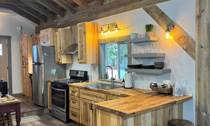 Athol Cabin | Lost in the Woods Cabin, Escape to Tranquility at ‘Lost in the Woods’ – Your Cozy North Idaho Hideaw