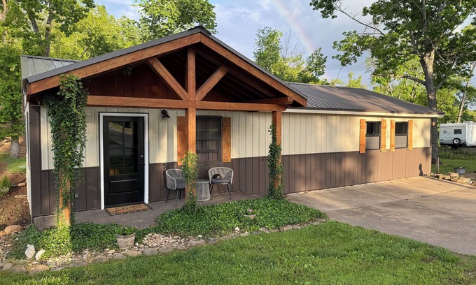 Cape Fair Cabin | Lots of beds huge deck and a short walk to the lake. It’s time to be on the lake
