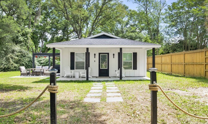 Foley House | Love Shack in Foley/Hot Tub/Modern Cozy