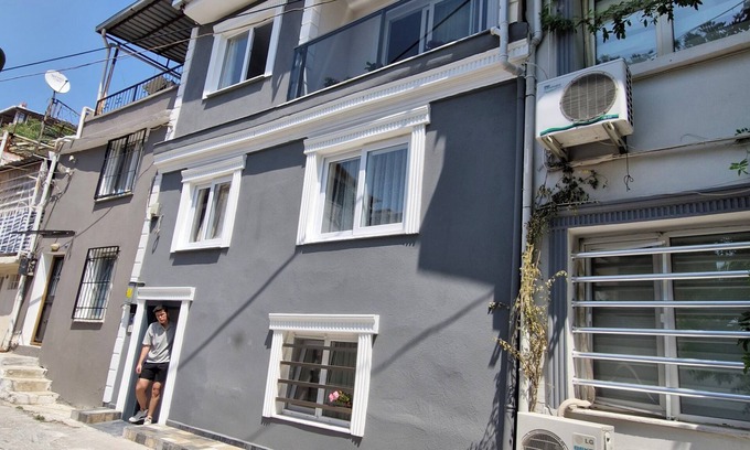 Konak Apartment | Lovely 1-bedroom apartment with AC in charming Izmir Konak
