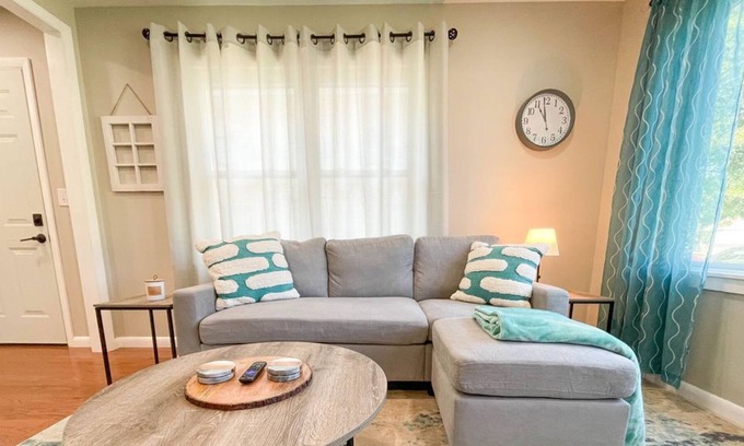 Sapulpa Condo | Lovely 1 Bedroom Duplex with King Bed